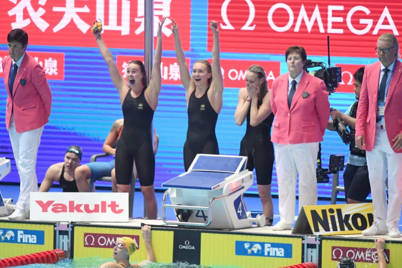 Australia set world record, win women's 4x200 freestyle gold